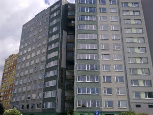 Pravidelné mytí oken ve společných prostorách Bytové družstvo BRONZ 24, Praha 30052014155.jpg